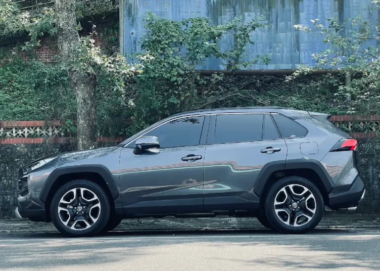 Toyota RAV4 – automatik rent a car
